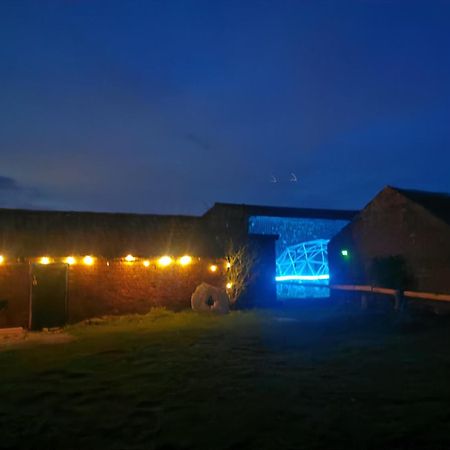 Lincoln Big Green Dome, Hot Tub, Projector, Firepit Washingborough المظهر الخارجي الصورة