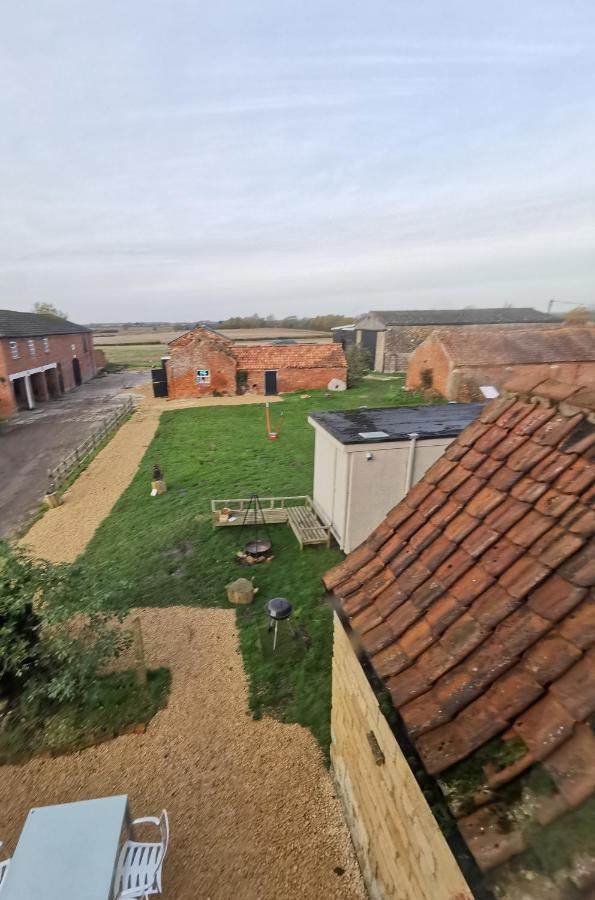 Lincoln Big Green Dome, Hot Tub, Projector, Firepit Washingborough المظهر الخارجي الصورة